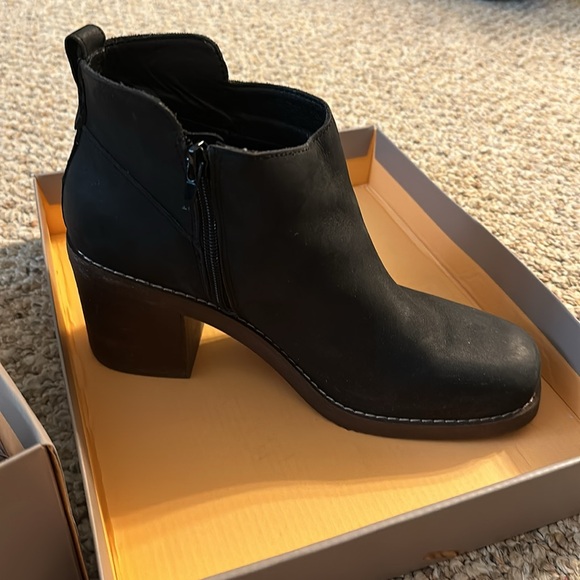 Crown vintage NIB booties w zipper - Picture 4 of 5